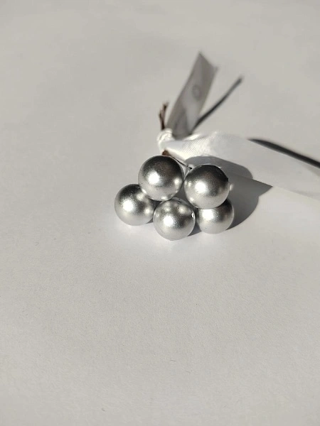 Серебряная сердцевина цветка