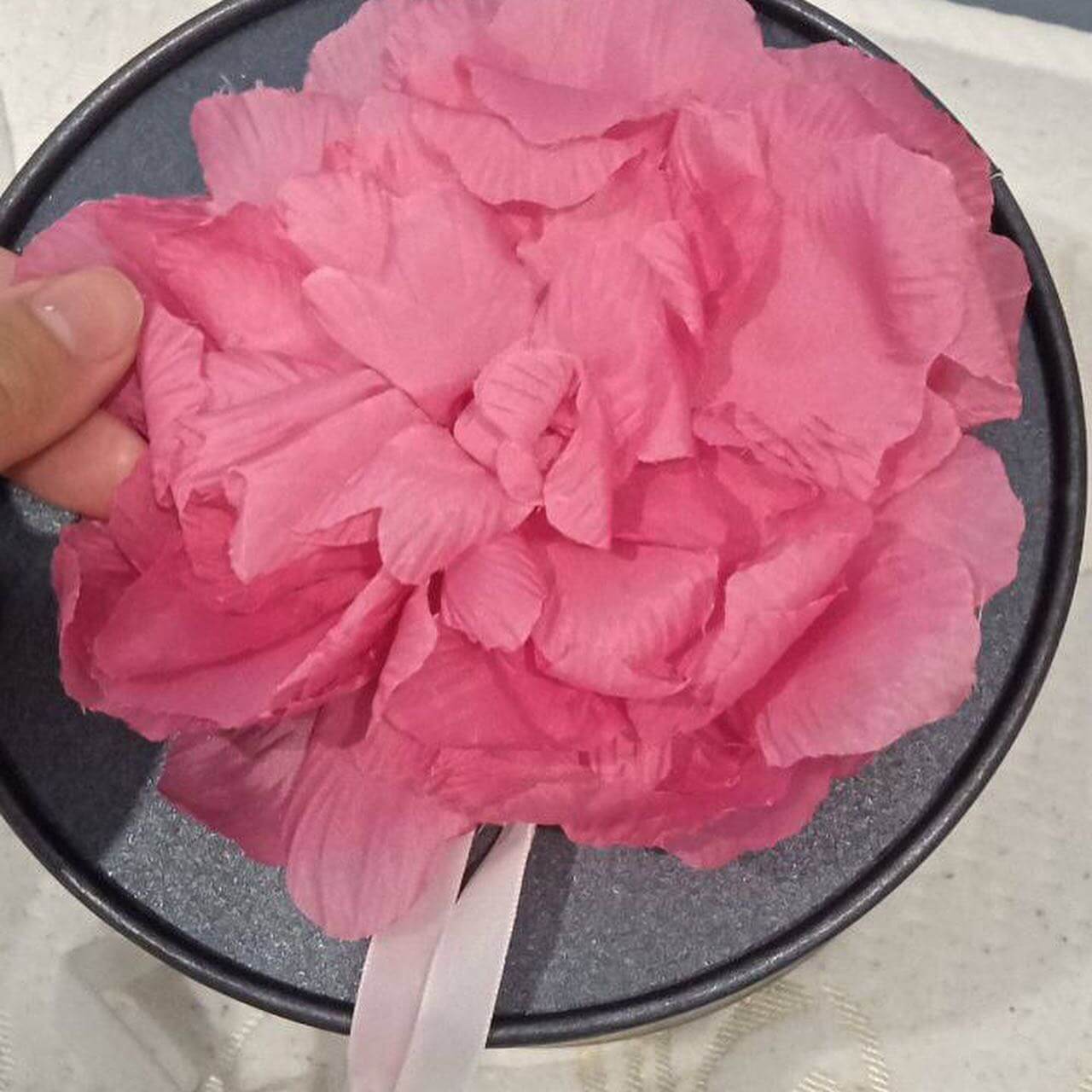 Розовый цветок из шелка