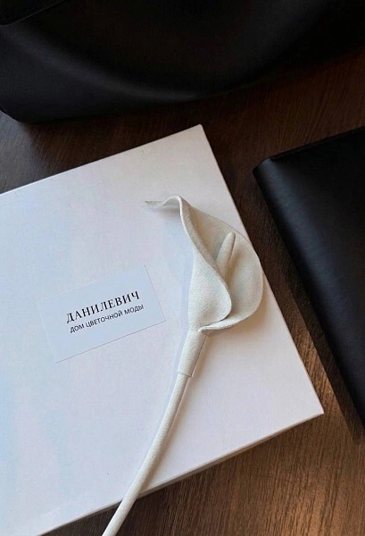 Калла "Адам", белый мрамор