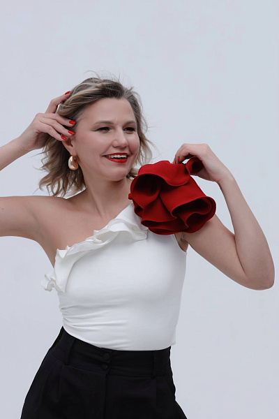 Красный мягкий бутон