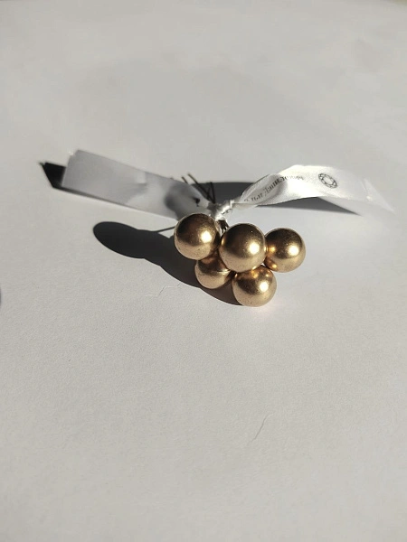 Золотая сердцевина цветка