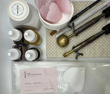 Мастер-класс «Создаем брошь пион из ткани»