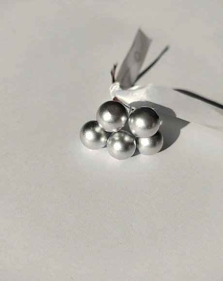 Серебряная сердцевина цветка